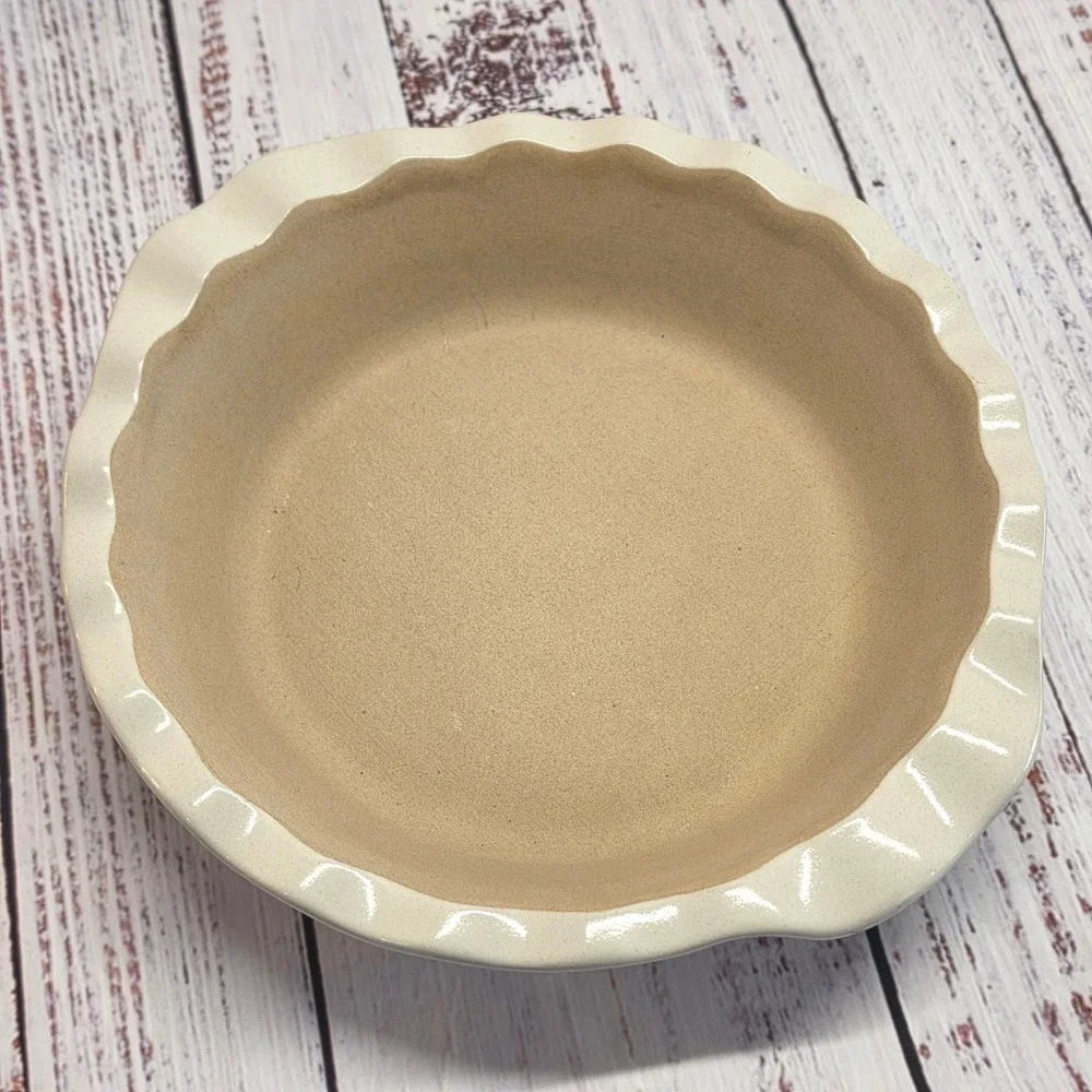 Pampered Chef Pie Plate 9in Cream Excellent Scalloped Stoneware USA